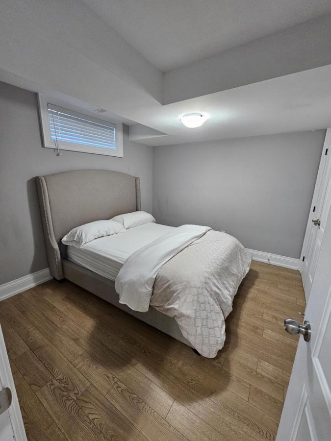 Basement Apartment In Luxury Beach House Toronto Eksteriør billede