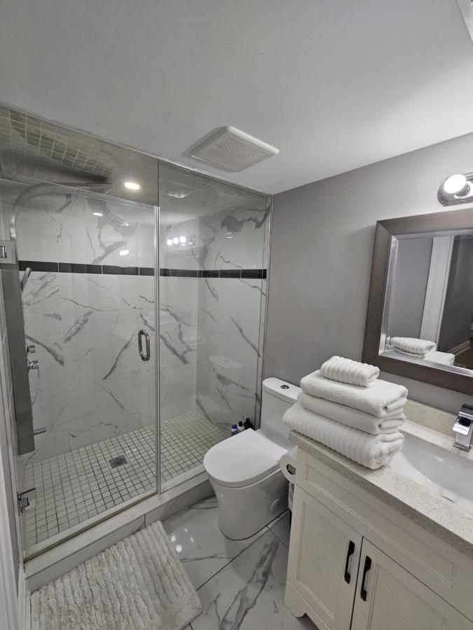 Basement Apartment In Luxury Beach House Toronto Eksteriør billede