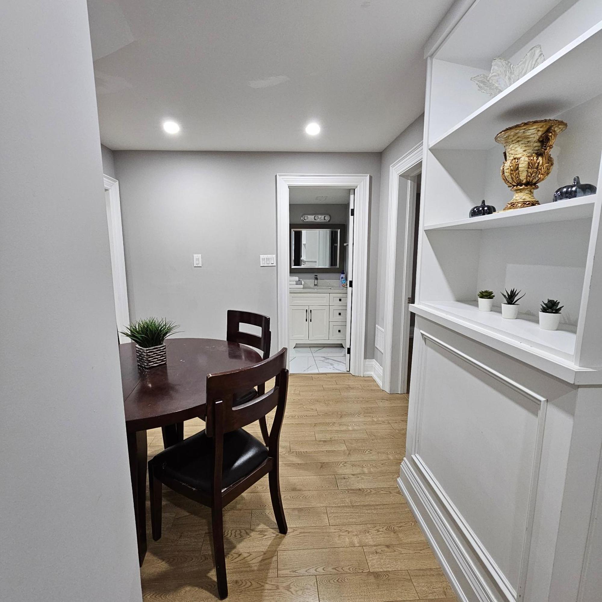 Basement Apartment In Luxury Beach House Toronto Eksteriør billede