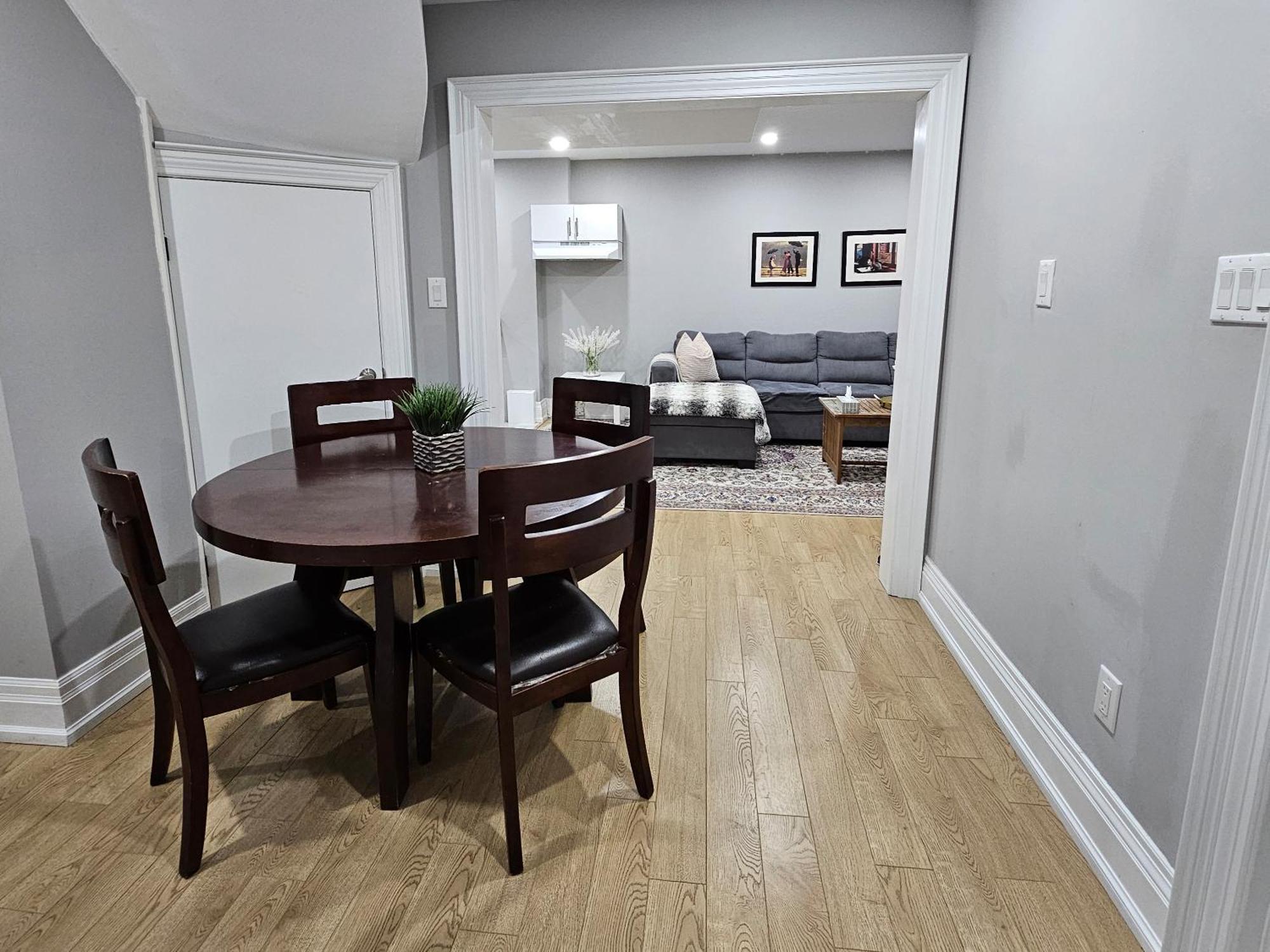 Basement Apartment In Luxury Beach House Toronto Eksteriør billede